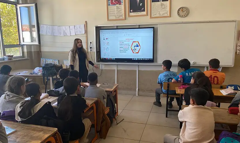 Gölbaşı'nda öğrencilere beslenme, hijyen ve ergenlik konularında eğitim verildi