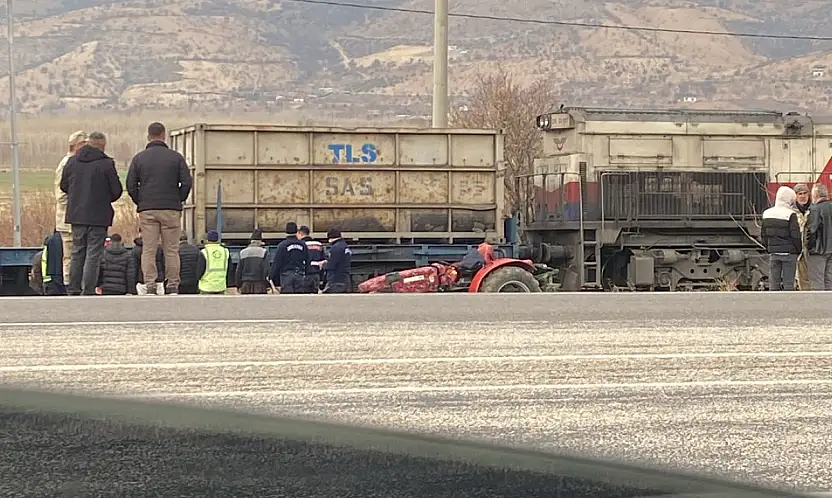 Gölbaşı'nda Traktör Tren hattına Girdi: 1 Yaralı