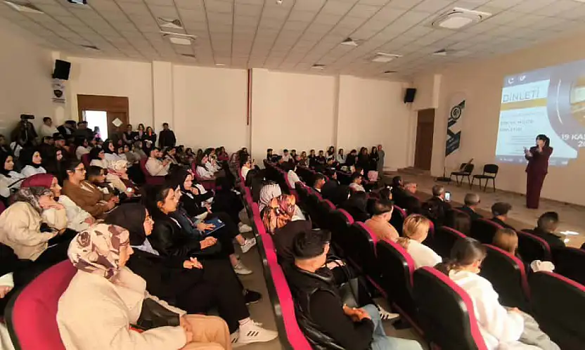 Güz Rüzgarında Şiir ve Müzik Dinletisi davetlilere keyifli bir gün yaşattı