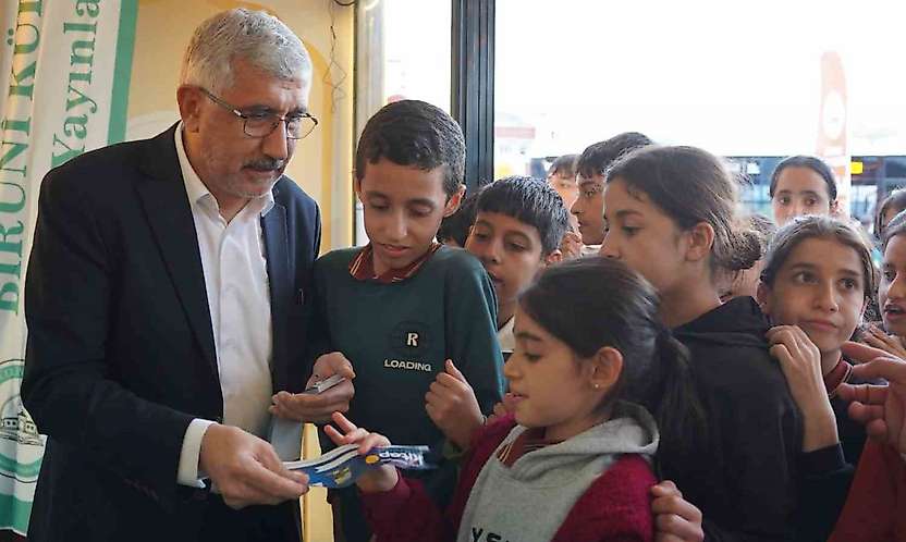 Hallaç: 'Kitapla buluşan her nesil, geleceğe atılmış güçlü bir adımdır