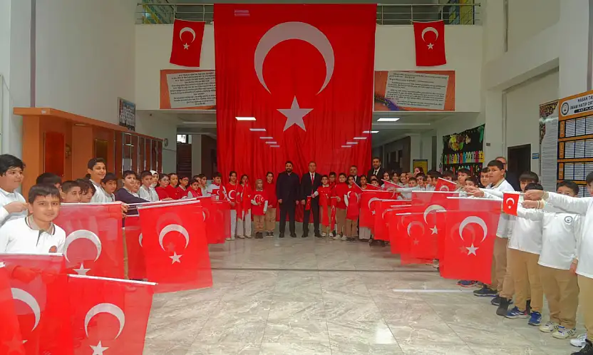 Hasan Taşar İmam Hatip Ortaokulunda ilk dersimiz: Bayrak sevgisi etkinliği