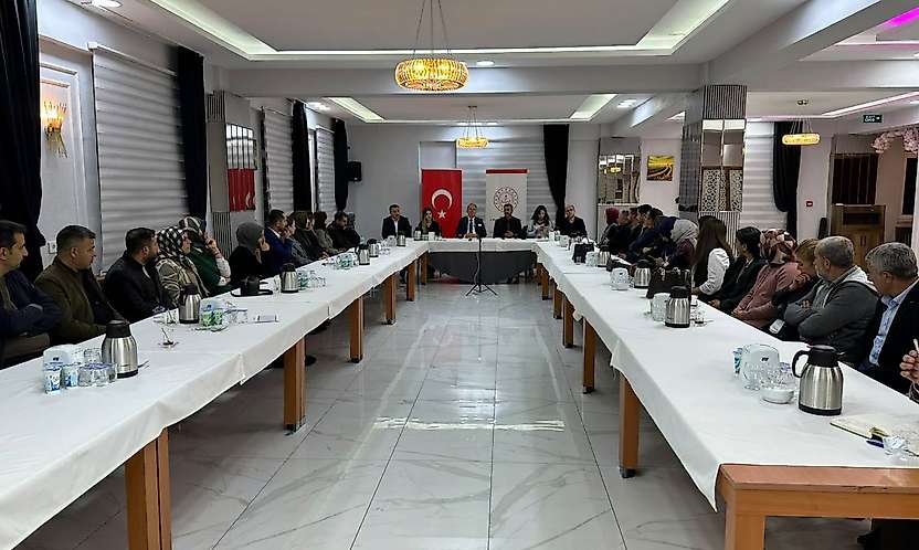 İl Müdürü Tosun Çelikhan'da görev yapan öğretmenlerle bir araya geldi