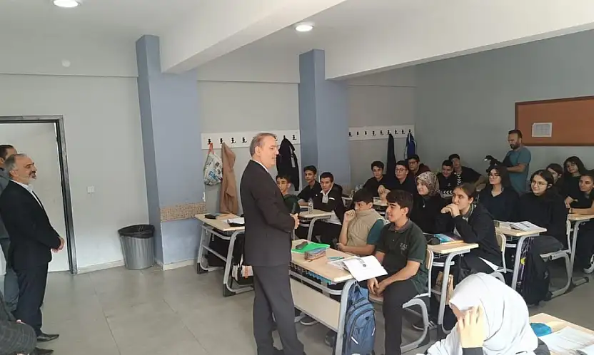 İl Müdürü Tosun, Esentepe Anadolu Lisesi öğrencileriyle bir araya geldi