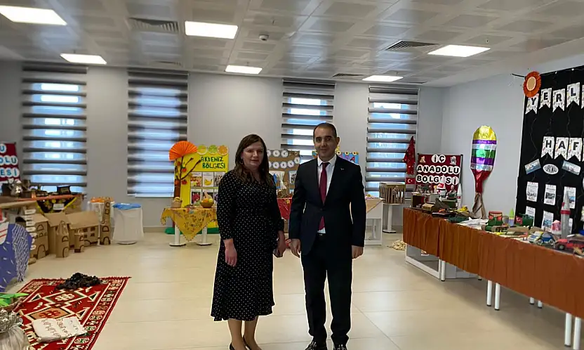 İl Sağlık Müdürü Şirik Minik öğrencilerin yerli malı haftası coşkusuna ortak oldu