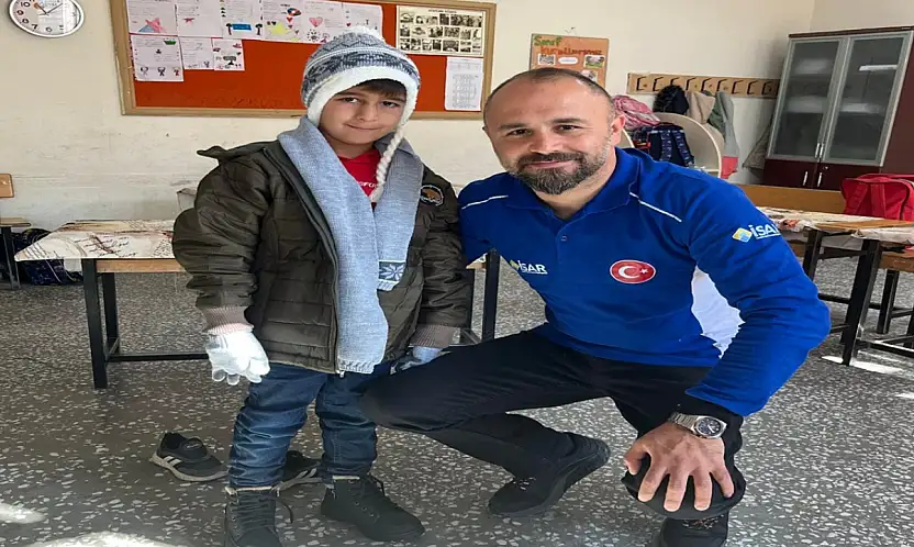 İsar derneği öğrencilerin içini ısıttı