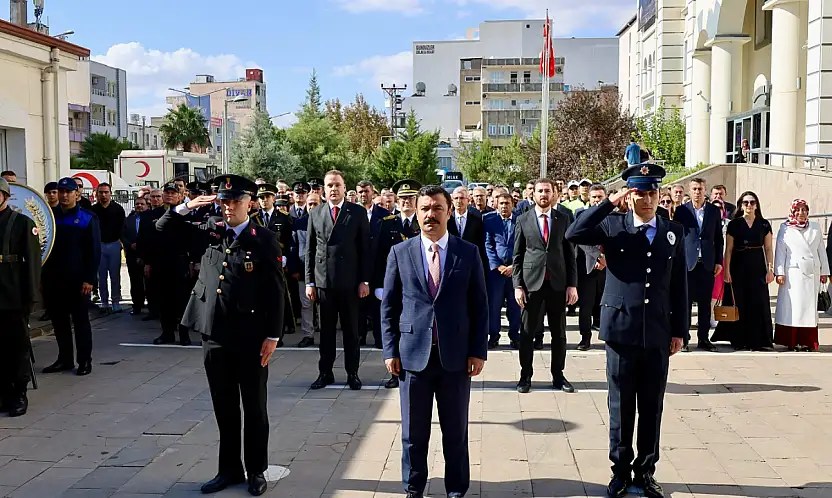 Kahta'da 29 Ekim Cumhuriyet Bayramı çelenk sunma töreni düzenlendi