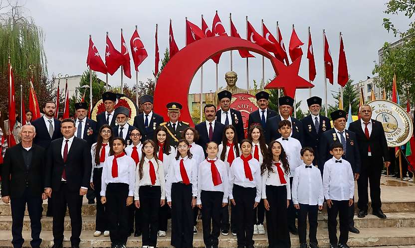 Kahta'da 29 Ekim Cumhuriyet Bayramı Çelenk Sunma Töreni düzenlendi