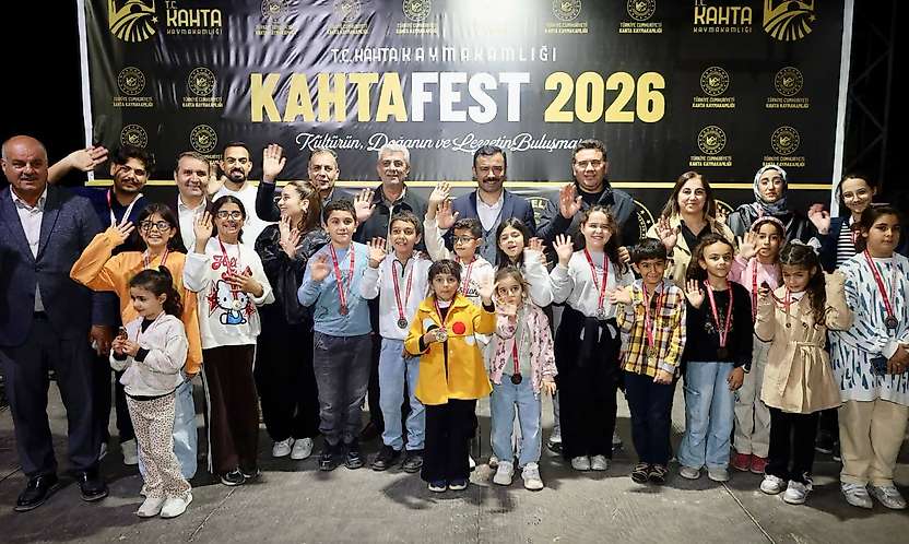 Kahta'da Mikrofon Sende Genç Yetenekler Yarışması düzenlendi
