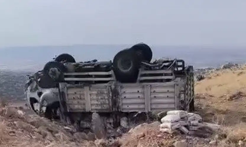 Kamyonet takla atarak ters döndü: 5 Yaralı