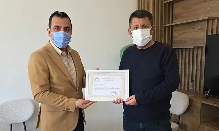 Kaymakam Algın'dan tedavi gören personele başarı belgesi