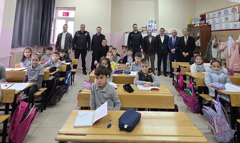 Kaymakam Algın Gölkent okulu öğretmen ve öğrencileriyle bir araya geldi