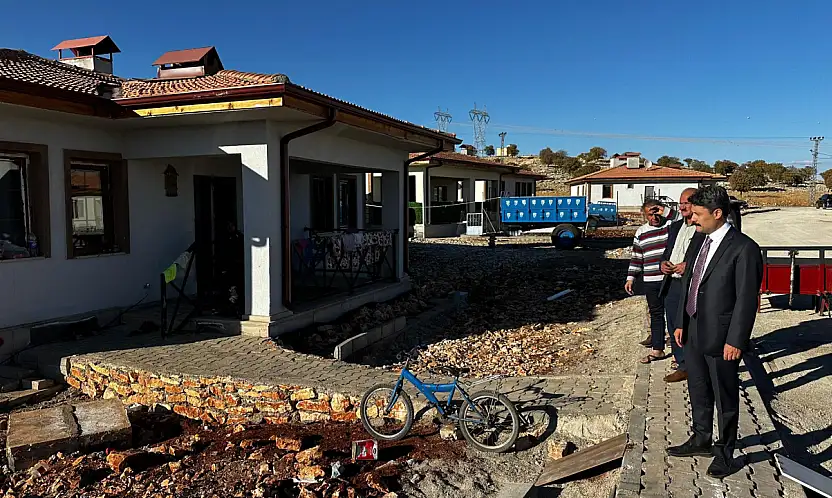 Kaymakam Aslan deprem konutlarını yerinde inceledi