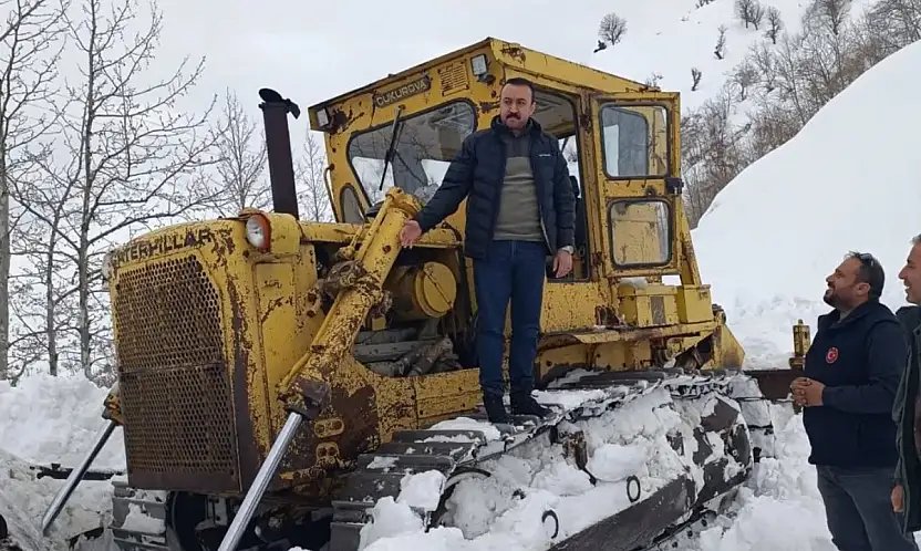 Kaymakam Pelvan, yol açma çalışmalarını inceledi