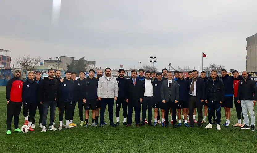 Kaymakam Soysal Kahta 02 Spor futbolcularıyla bir araya geldi