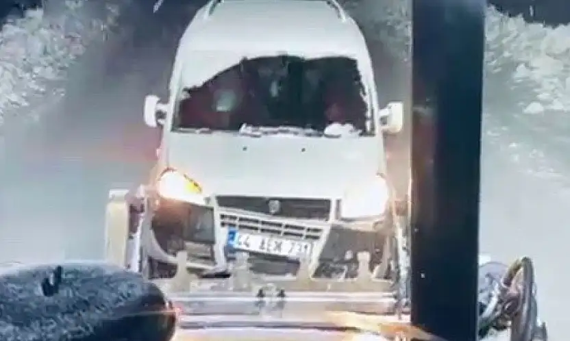 Mahsur kalan araçlar kurtarıldı