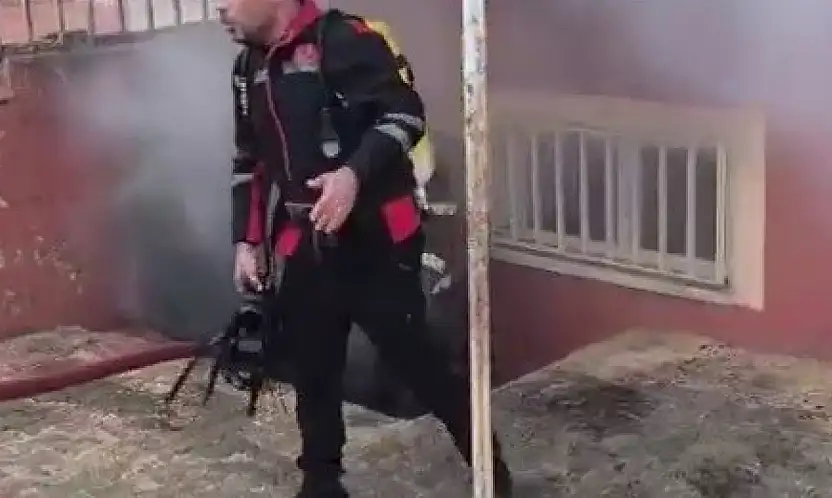 Okulun bodrum katında korkutan yangın