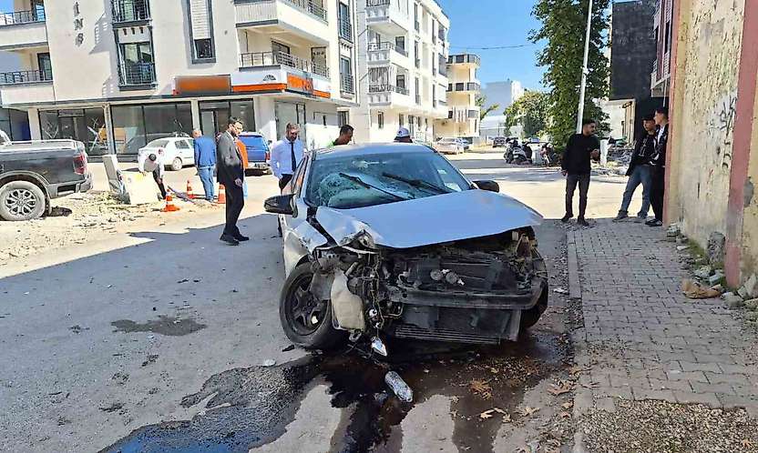 Adıyaman'da otomobil ile kamyonet çarpıştı 1'i ağır 2 yaralı