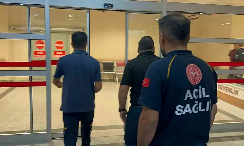 Otomobilin çarpıştığı 2 yaya yaralandı