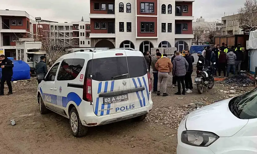 Paralarını alamadıklarını iddia eden işçiler eylem yaptı