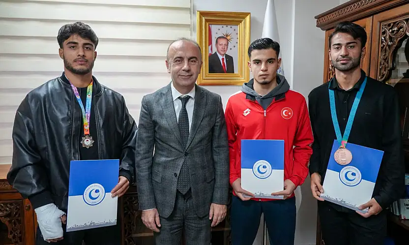 Rektör Keleş başarılı sporcuları tebrik etti