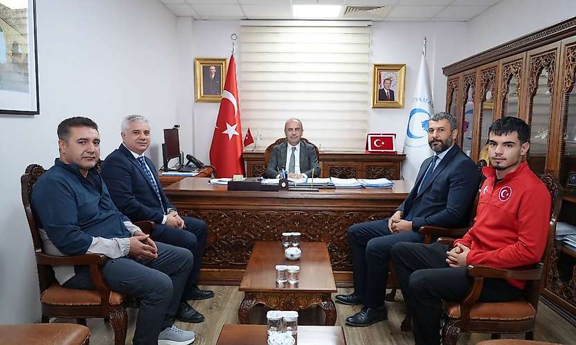 Rektör Keleş, Karatede dünya İkincisi sporcuyu ağırladı