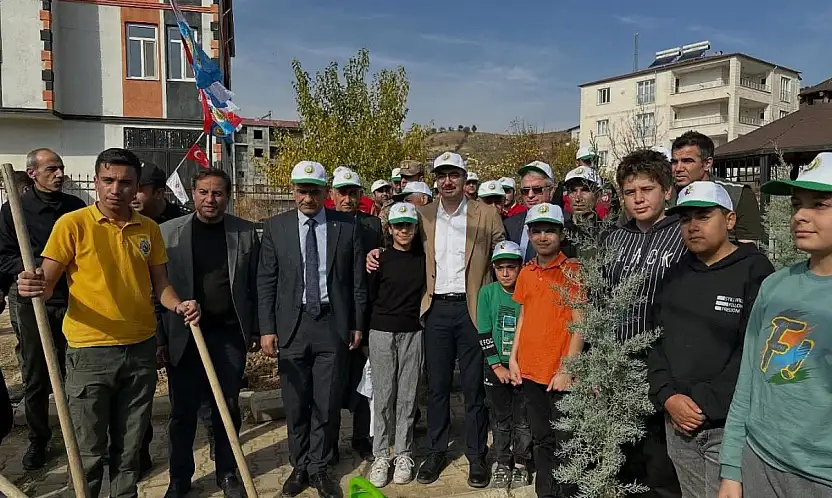 Sincik'te fidanlar toprakla buluştu