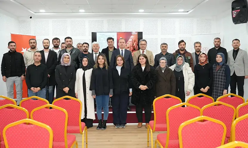 Tosun uyum eğitimi alan aday öğretmenlerle bir araya geldi