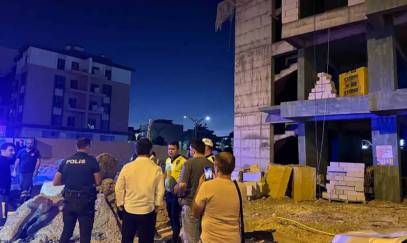 Trafik cezasına kızarak binanın tepesine çıktı