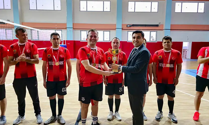 Tut'ta kurumlar arası voleybol turnuvası finali gerçekleştirildi