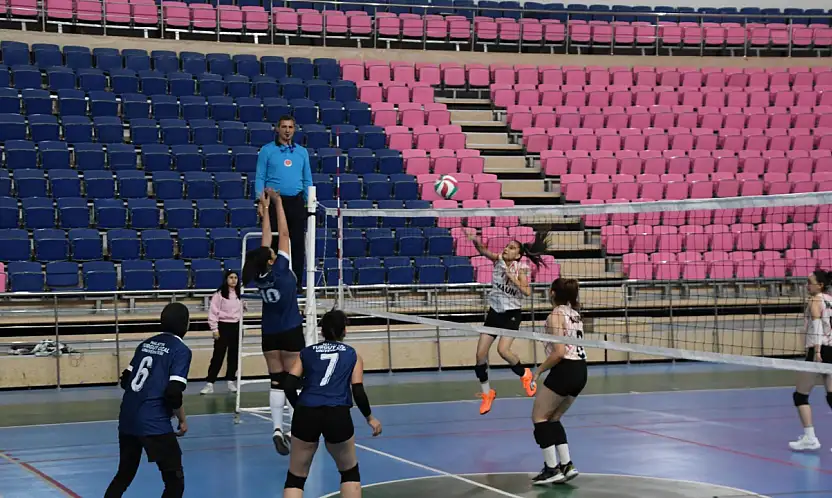 ÜNİLİG Voleybol Türkiye şampiyonası Adıyaman'da start aldı