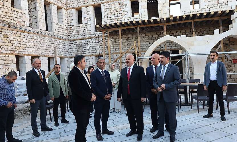 Vali Küçük Tarihi Tuz Hanında incelemelerde bulundu
