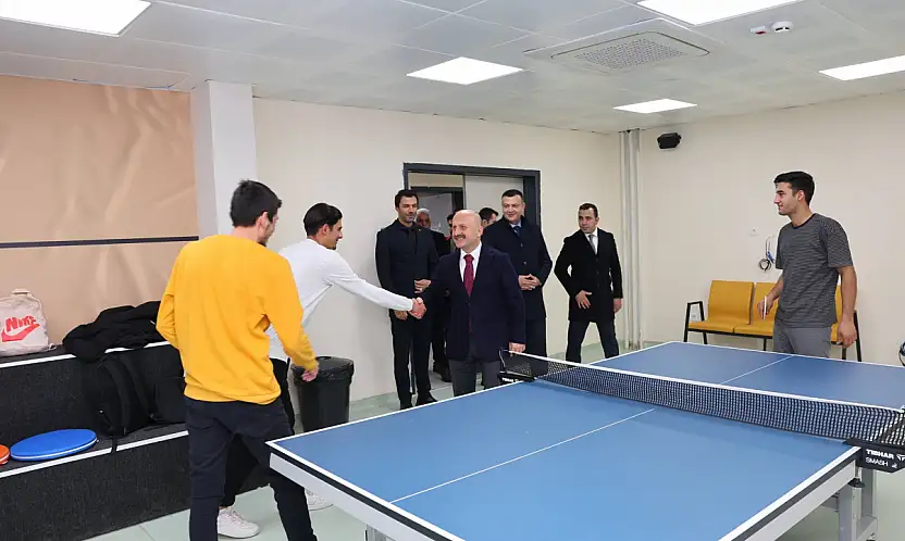 Vali Varol Gölbaşı Gençlik Merkezinde gençlerle bir araya geldi