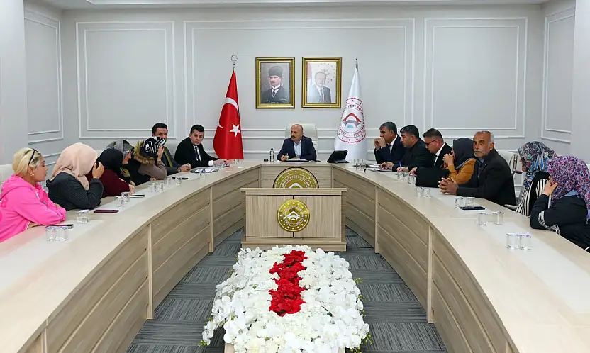 Vali Varol iş arayan vatandaşları ağırladı