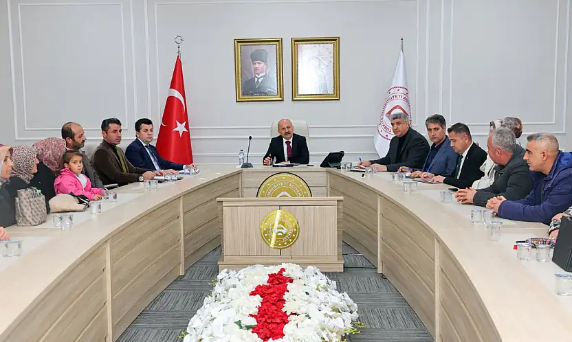 Vali Varol, İş arayan vatandaşlarla bir araya geldi