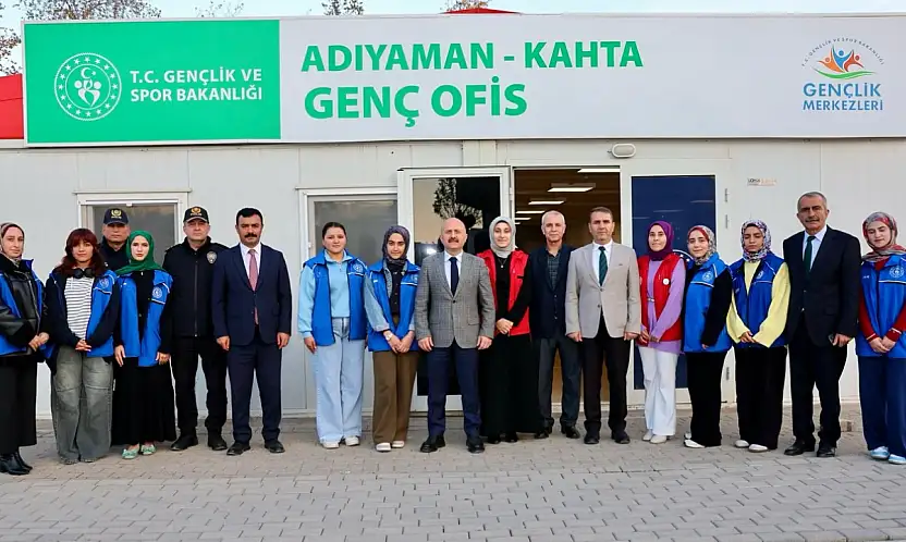 Vali Varol Kahta Genç Ofiste gençlerle bir araya geldi