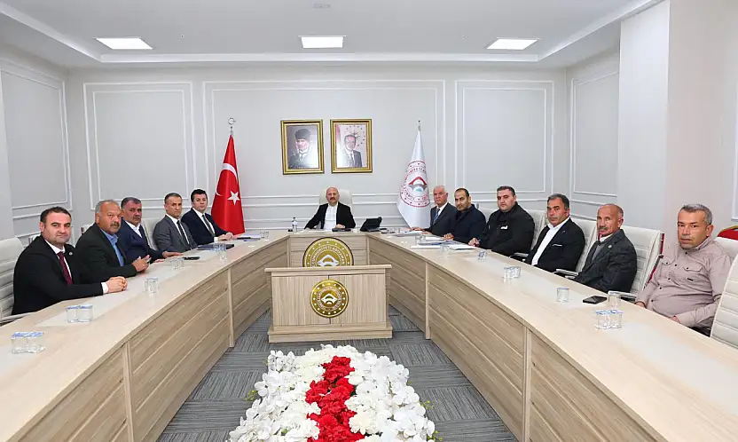 Vali Varol, Muhtarlarla bir araya geldi