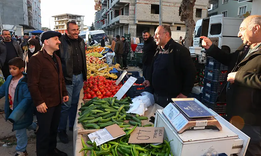 Vali Varol Semt Pazarı esnafıyla bir araya geldi
