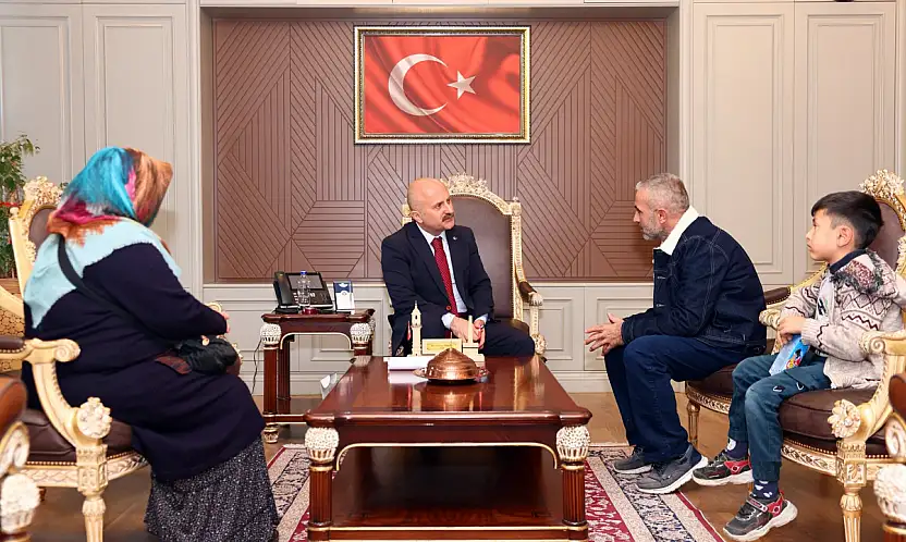 Vali Varol vatandaşlarla bir araya gelmeye devam ediyor