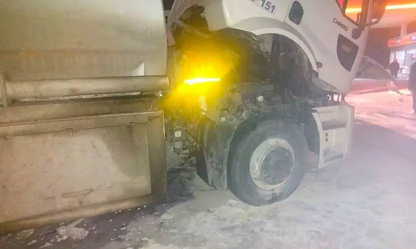 Yakıt yüklü tankerden yükselen dumanlar korkuttu