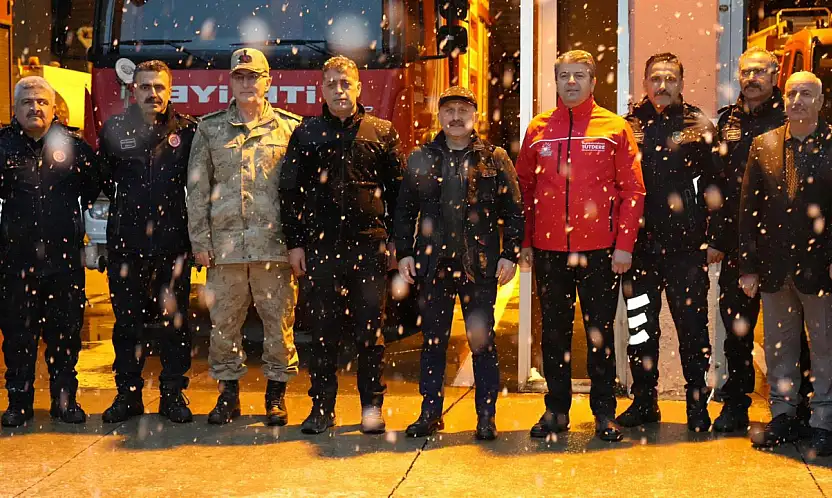 Yeni yıla kar mesaisinde giren Belediye ekiplerine Protokolden moral ziyareti